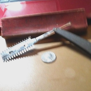 Almost Antique Durham Demonstrator Duplex Razor with Original Box. Made FRom 1910-1940&#39;s.