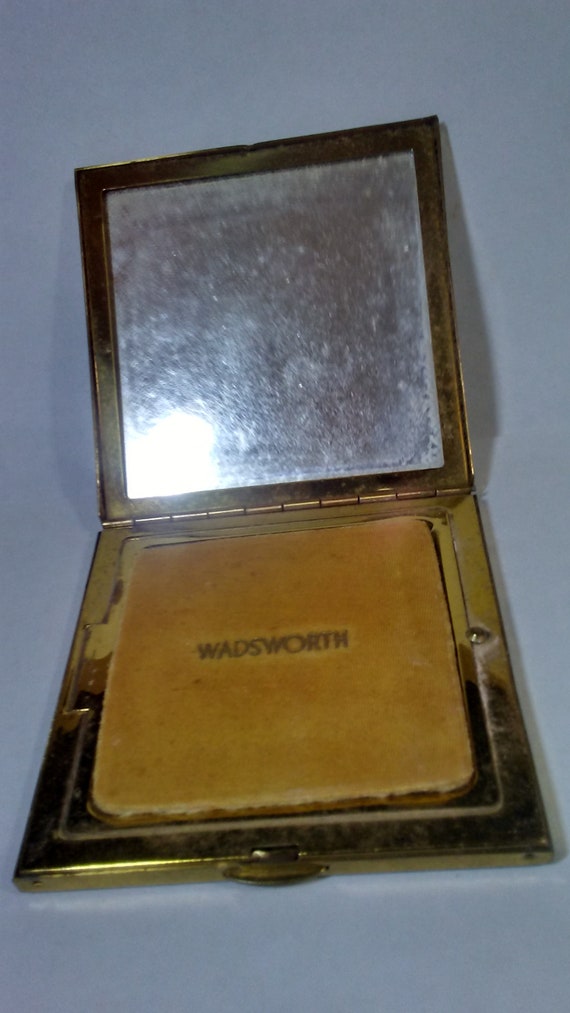 Wadsworth Square Gold Toned Compact. Vintage. - image 2