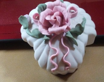 Bisque Swirl Heart Shaped Trinket Box Dish Jar; With Pink Porcelain Rose and Green Porcelain Leaves.