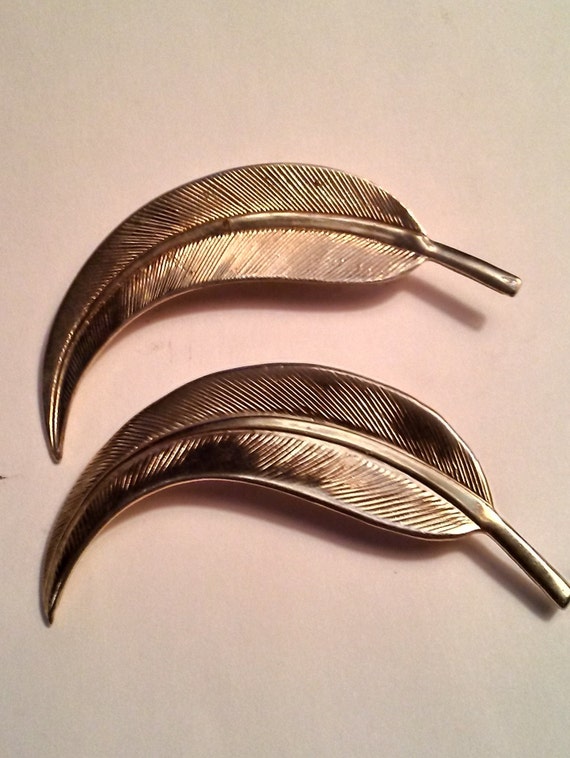 A Pair OF Vintage Gold Toned Metal Lea Pins.