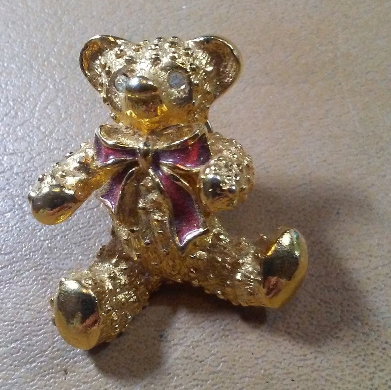Vintage Avon Christmas Bear Golden Metal Lapel Tie Tack Pin.