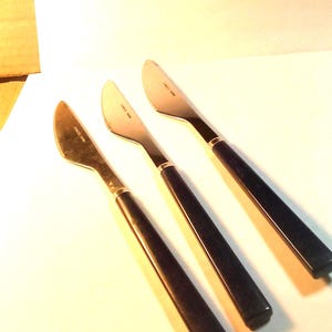 3 Stainless Serrated Knives, Bakelite Handles.