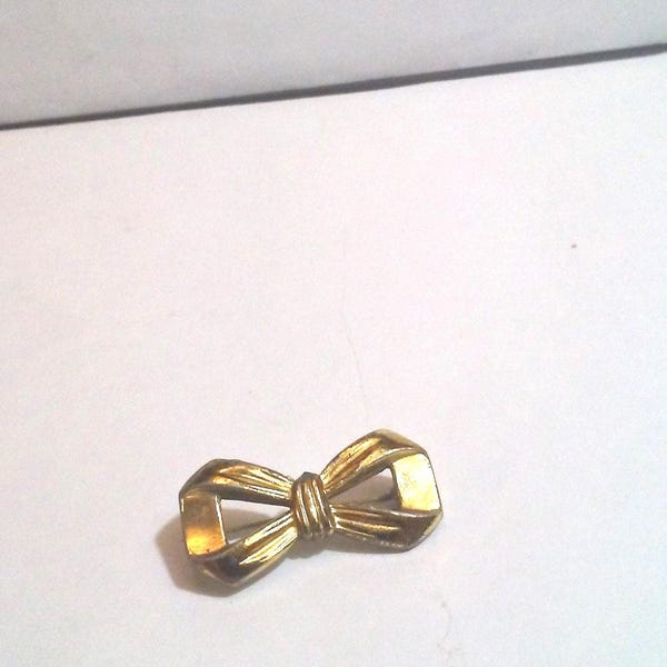 Broche o alfiler de lazo vintage en tono dorado, década de 1940-1950.