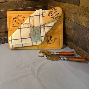 Bamboo charcuterie/cutting board with wood burned by hand mouse and cheese design gift set