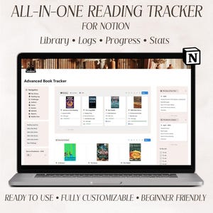 Op de afbeelding: Een laptop met een digitale lees-tracker interface. Het scherm toont boekomslagen, voortgangsregistratie en bibliotheekorganisatie. Tekst op het scherm bevat "ALL-IN-ONE READING TRACKER FOR NOTION" en "READY TO USE".