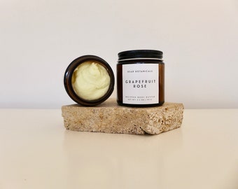 Manteca corporal batida botánica de pomelo y rosa: manteca de karité y mango.