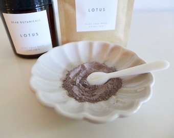 Mascarilla facial de arcilla de loto: iluminadora y tonificante (tamaño de muestra)