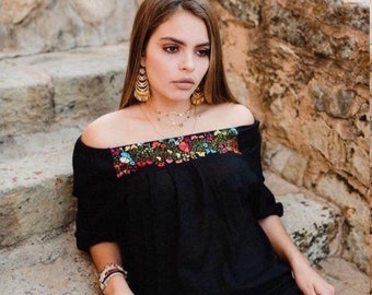 Small Embroidered, Mexican Blouse, Blusa Bordada, Blusa Mexicana