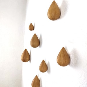 Juego de 7 ganchos de madera con forma de gota de agua, perchas de madera de roble, ganchos de lágrima, percheros modernos, perchero de pared de roble, Zirben Wandhaken