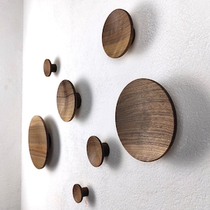 Houten haken set van 7, holle vorm, walnoot muurhaak, handdoek stippen, moderne kapstokhaken, eiken muurknoppen