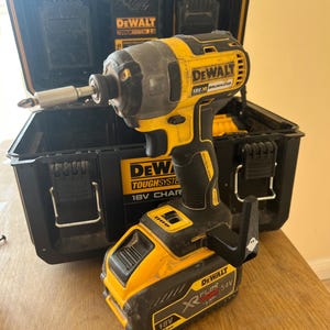 Belt hook for 18v Dewalt tools V2