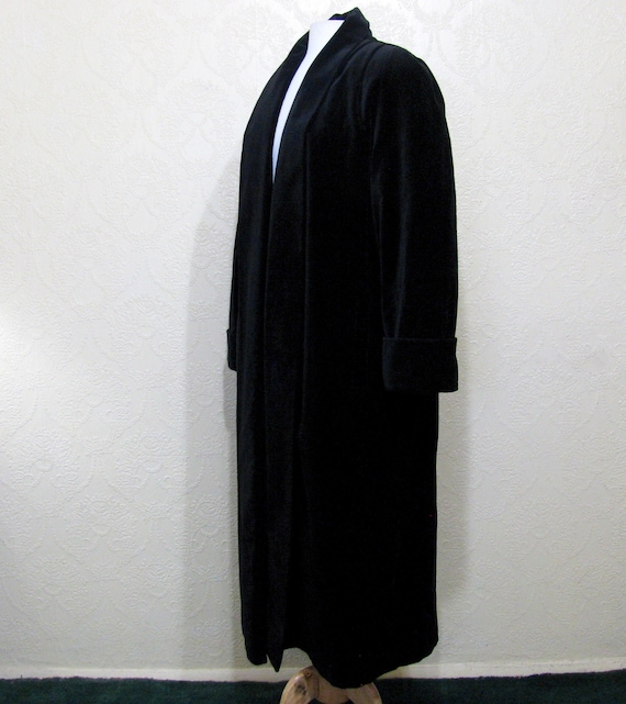 Vintage Womens size Medium Long BLACK VELVET OPERA