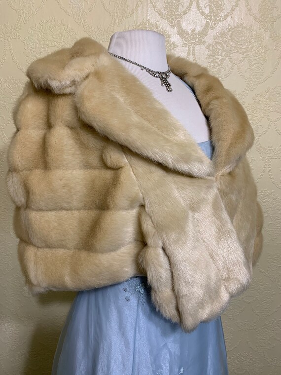 sale 20.00 off New quality faux fur Cape size Med… - image 7