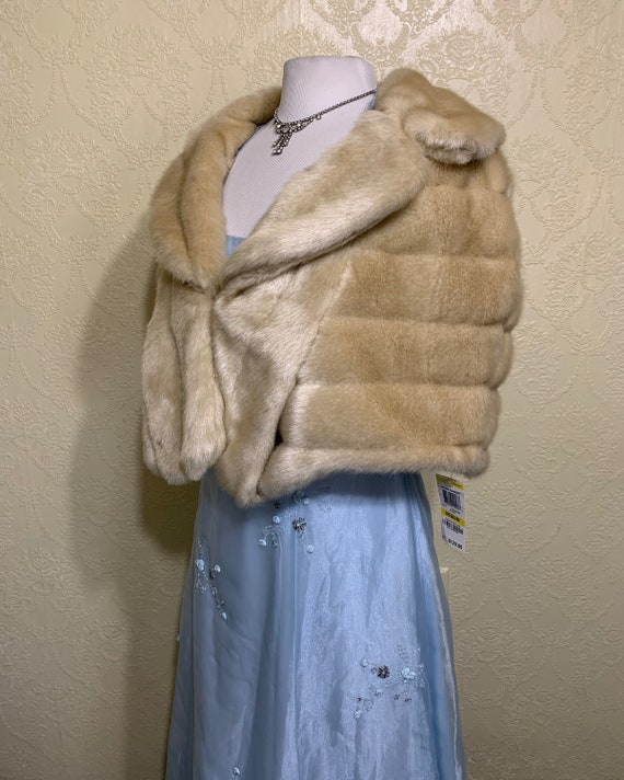 sale 20.00 off New quality faux fur Cape size Med… - image 4