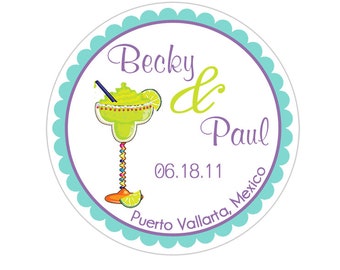 Może przedstawiać: Okrągła naklejka w kolorze turkusowym i fioletowym z kieliszkiem do margarity, plastrami limonki i tekstem "Becky & Paul 06.18.11 Puerto Vallarta, Meksyk".