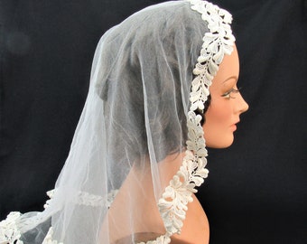 Vintage circle wedding Veil ivory off white