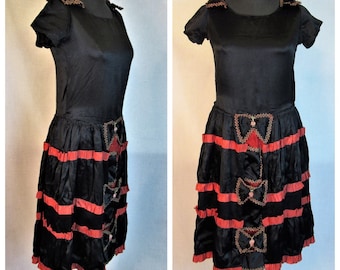 Vintage 1920s black Silk Dress with bows and ruffles