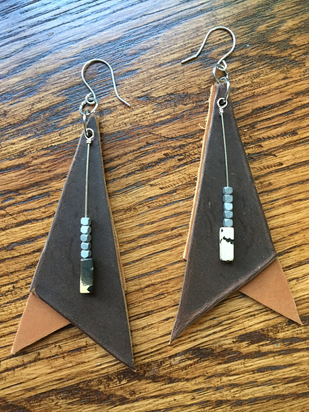 Boucles D'oreilles Puces Fléchées Biches De Bere En étain Argenté - Clips, Vintage