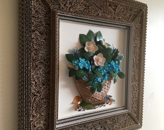 Decorazione murale con cesto di fiori in carta fatta a mano con quilling, cornice in cartone (33 x 33 cm)