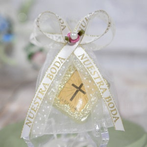 12 Wedding Favors Nuestra Boda Favors  Keychains Favors Couple Favors Nuestra Boda Recuerdos Handmade favors Gold bibles  Favors