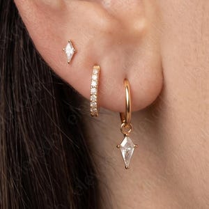 Conjunto de delicados pendientes de aro chapados en oro de 18 quilates • Pendientes de aro pequeños de plata de ley