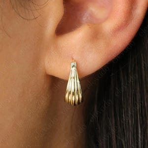 Shell Hoop Earrings • statement hoop earrings • gold hoop earrings • lightweight earrings • minimalist earrings