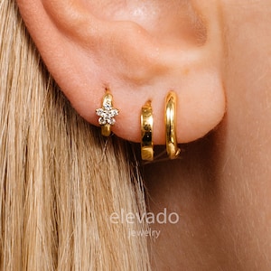 18G Tiny Flower Hoop Earrings • cartilage hoops • huggie earrings • hoop earrings • second piercing • minimalist • minimal earrings