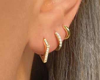 V Huggie Hoop Earrings • small V hoop earrings • geometric hoop earrings • dainty hoops • tiny hoops • huggie hoop earrings