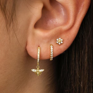 Conjunto de regalo de pendientes de aro con diseño de abeja de miel delicada • Conjunto de pendientes • Listo para regalar • Regalo para ella • Regalo para mamá • Regalo de Navidad • Conjunto de regalo