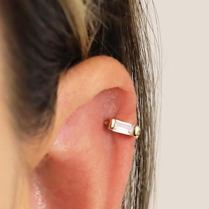 Mini créole hélicoïdale 18 g • boucles d'oreilles émeraude • boucle d'oreille cartilage • créole huggie • petites créoles • petites créoles • créole hélicoïdale • petit créole