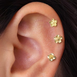 Set of 3 • 16G/18G Floral Flat Back Earring Set • 925 Sterling Silver • Flower Cartilage Earrings • Flower Helix Earrings • Tragus Earrings