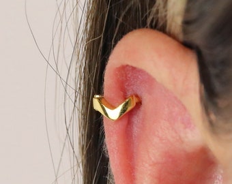 18G Chevron Cartilage Hoop Earrings • tragus earrings • tiny hoop earrings • cartilage hoop earrings • helix hoop • small hoop