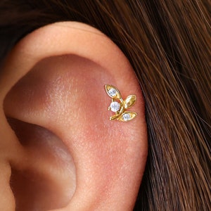 Boucles d'oreilles cartilage feuille Dainty 18G/16G • boucles d'oreilles conques en or • petit clou cartilage • clou hélice • clous tragus • labret à dos plat