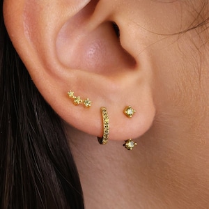 Set di orecchini fronte retro in peridoto • regalo per lei • regalo per damigella d'onore • regalo per la festa della mamma • cerchi in oro • orecchini minimalisti • pietra portafortuna