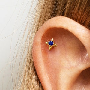 18G saffier kraakbeen gouden oorknopjes • tragus ster • saffier schelpoorbellen • kraakbeen helix-stekker • labret-stekker met platte achterkant