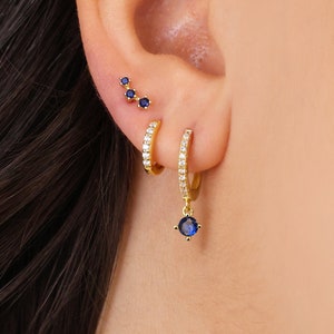 Cadeauset saffier hangoorbel • Geboortesteenoorbel • Huggie Hoop Earring • oorbelcadeau voor haar • cadeau voor moeder • cadeauset voor de feestdagen