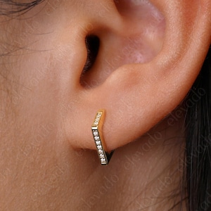 V Huggie Hoop Earrings • small V hoop earrings • geometric hoop earrings • dainty hoops • tiny hoops • huggie hoop earrings