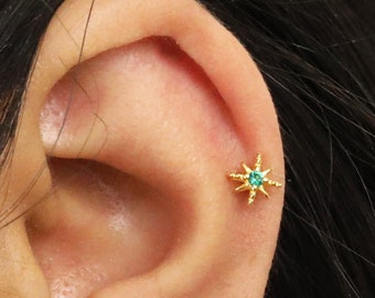 Brinco de Tragus com Estrela de Esmeralda Pequena, Tamanhos 20/18/16G, Base Plana • Brinco de Tragus com Estrela • Brinco com Base Plana • Hélix • Brinco de Conch • Cartilagem