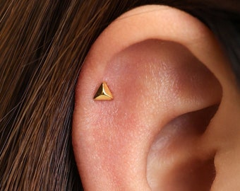 20G/18G/16G Tiny 3D Pyramid Cartilage Flat Back Labret • gold pyramid studs • small triangle earrings • minimalist • tragus • conch • helix