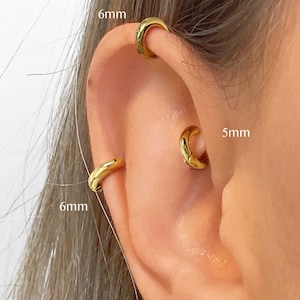 18 g Boucles d'oreilles rondes Huggie • cartilage • tragus • hélice • créoles • créoles en or • cadeau pour elle • boucle d'oreille minimaliste • cadeau pour la fête des mères