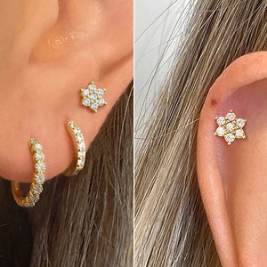 20G Delicate Flower Cartilage Gold Stud Earrings • conch earrings • tiny stud earrings •  cartilage • helix • tragus studs • screw back