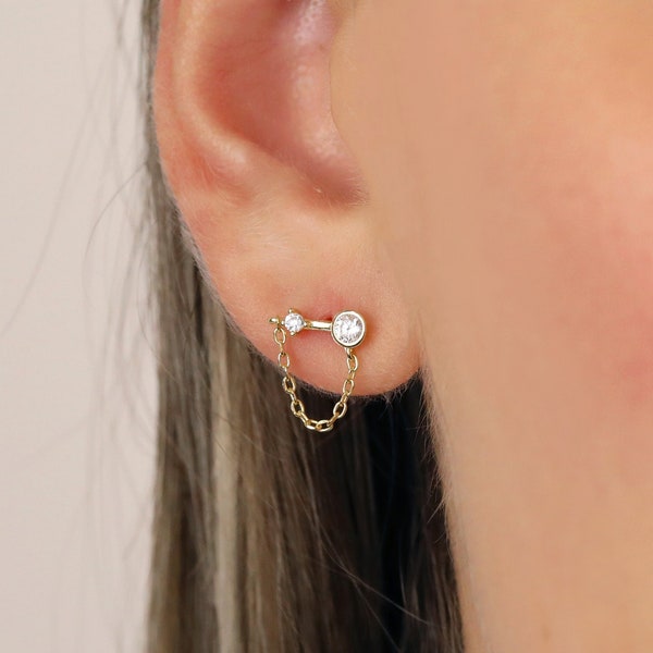 Boucles d’oreilles pendantes enchaînées • Boucles d’oreilles à clous de chaîne CZ • Boucles d’oreilles à clous en or • Boucles d’oreilles en or • Boucles d’oreilles en chaîne • Boucles d’oreilles pendantes