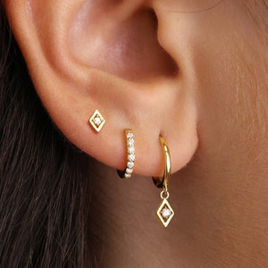 Ensemble cadeau diamant géométrique Huggie Hoop • Boucles d'oreilles délicates • ensemble de boucles d'oreilles • prêt à offrir • cadeau pour elle • cadeau pour maman • coffret cadeau