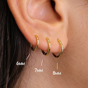 Simple Everyday Huggie Hoop Earrings rounded hoop earrings cartilage hoop gold conch hoop small helix hoop huggie tragus hoop zdjęcie 1