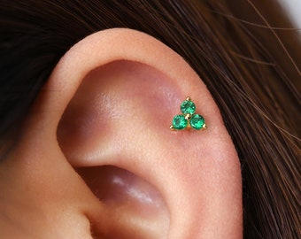 18G Emerald Tiny Flower Flat Back Labret Stud • 925 Sterling Silver • Tragus Stud • Flat Back Earring • Helix • Conch Earring • Cartilage