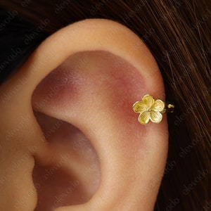 Pendiente de aro de hélice con flor pequeña • Aro de torre de flores • Pendiente de hélice • Pendiente de cartílago • Aros de cartílago • Joyas elevado