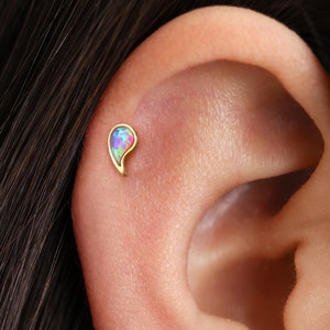 18G/16G Kleines Feuer Lila Opal Komma Flachrücken Labret • Tragus Ohrstecker • Helix Piercing • Knorpel Ohrring • Minimalistischer Schmuck