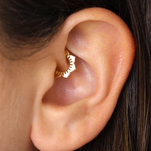 Flower Daith Hoop Earring, Nose Ring, Conch Hoop, Hoop Earring, 16G/18G Clicker Hoops • Septum Ring • Tragus Hoop • Rook Hoop