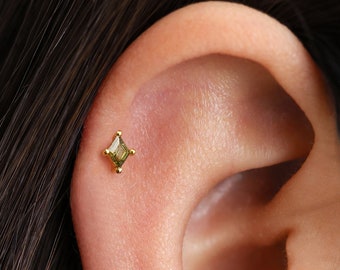 18G/16G Peridot Cartilage Flat Back Labret • conch earrings • tiny studs •  cartilage stud • helix stud • tragus stud • labret stud
