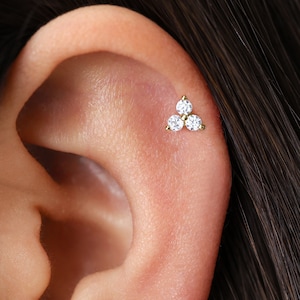 Kleine Blume Ohrstecker • Gold Knorpel Ohrringe • klitzekleine Ohrstecker • Knorpel Helix Ohrstecker • Tragus Ohrstecker • Schraubverschluss